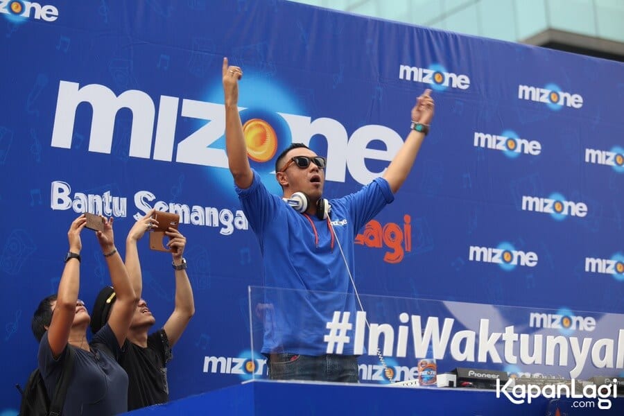 contoh brand activation mizone