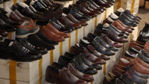 contoh penjualan sepatu untuk menjelaskan istilah covert selling