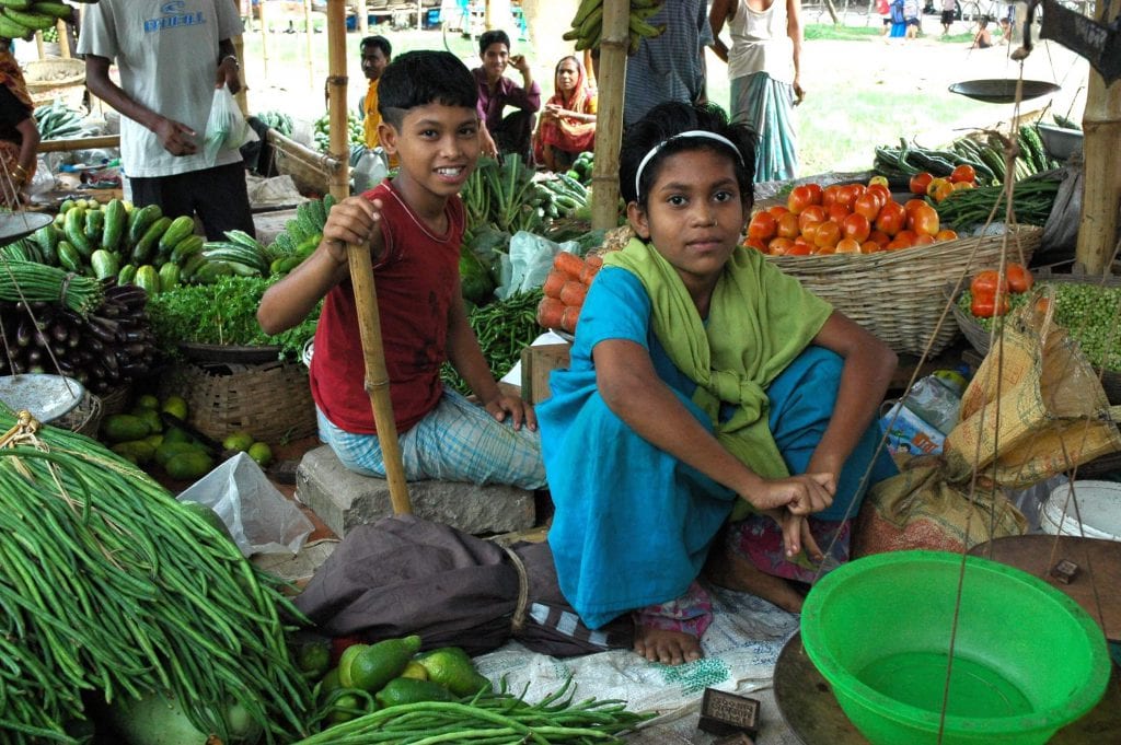 Pasar merupakan contoh dari manajemen distribusi paradigma lama